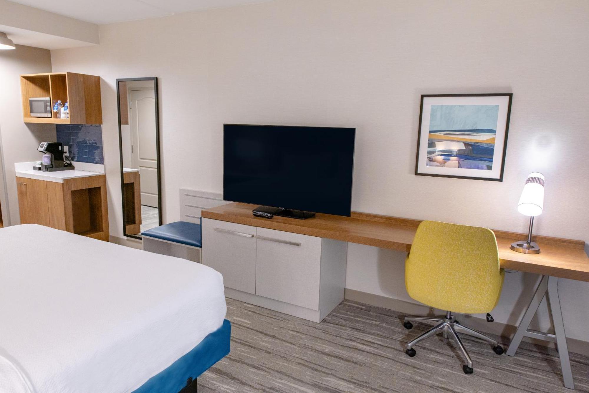 Hilton Garden Inn Lakewood Exterior photo